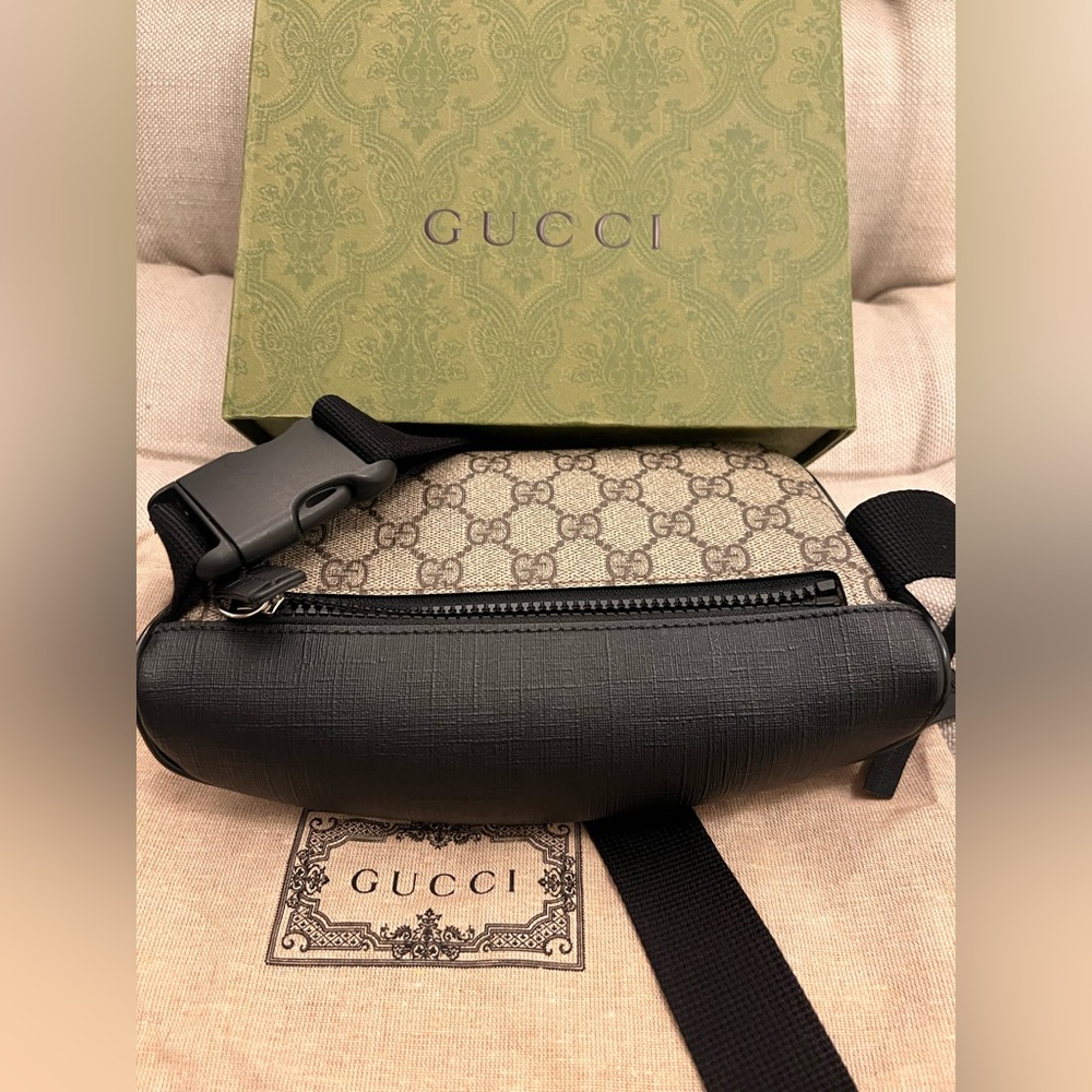 Gucci Supreme Belt Bag - Picture 14 of 14